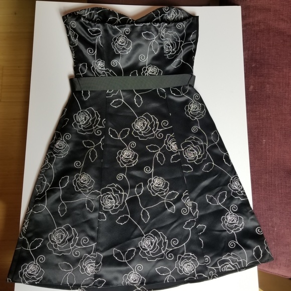 White House Black Market Strapless Dress Floral - Picture 2 of 8